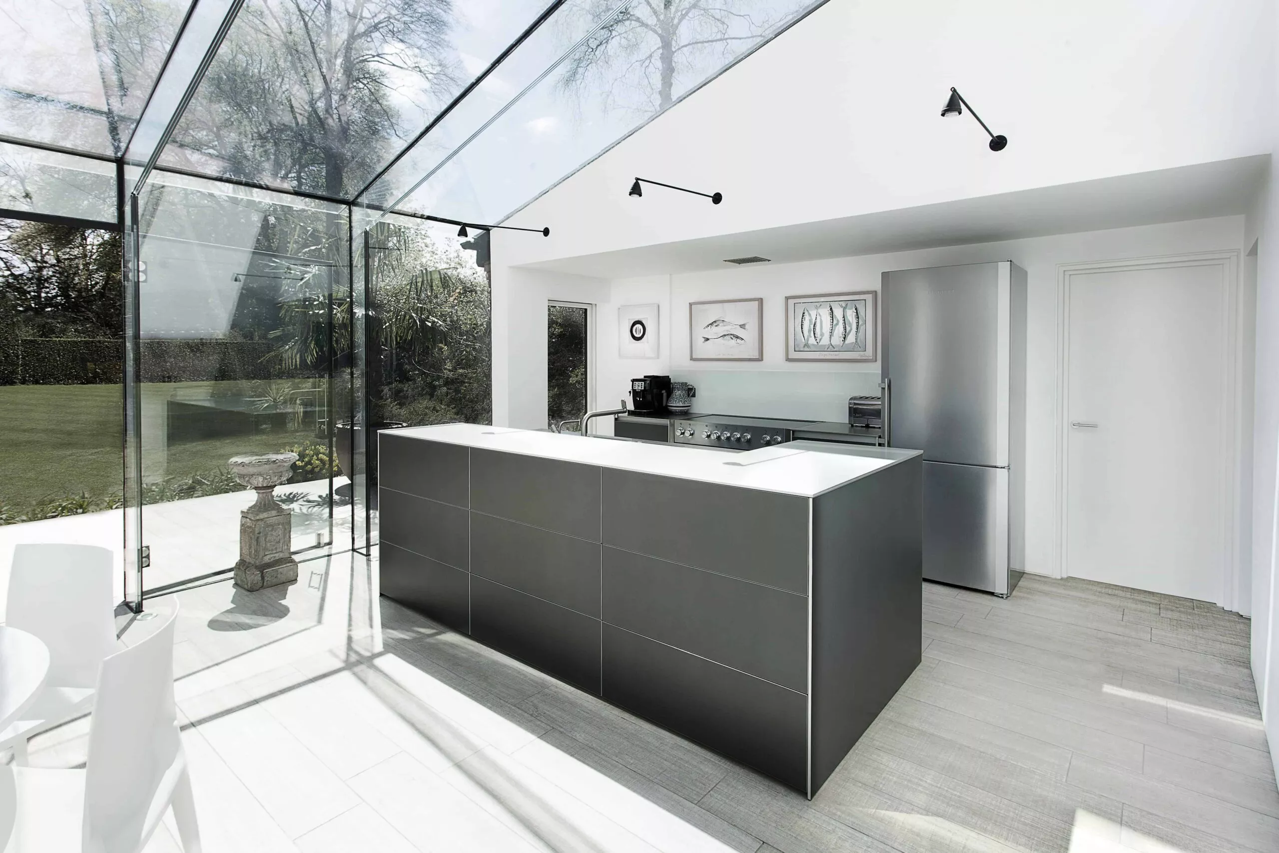 GlasSpace kitchen with frameless glass facade